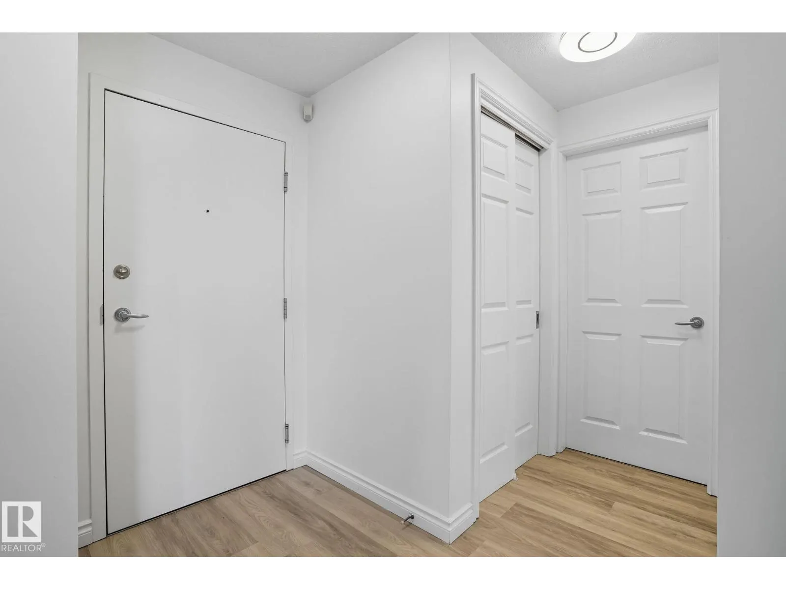 #1406 9020 JASPER AV NW