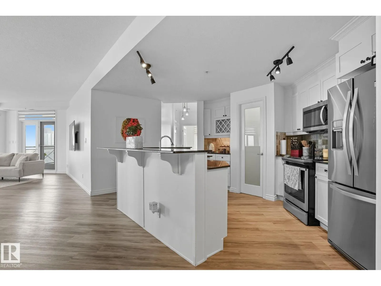 #1406 9020 JASPER AV NW