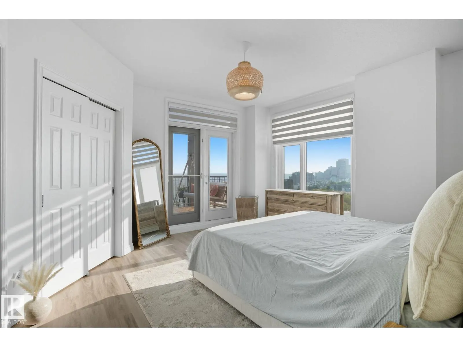 #1406 9020 JASPER AV NW
