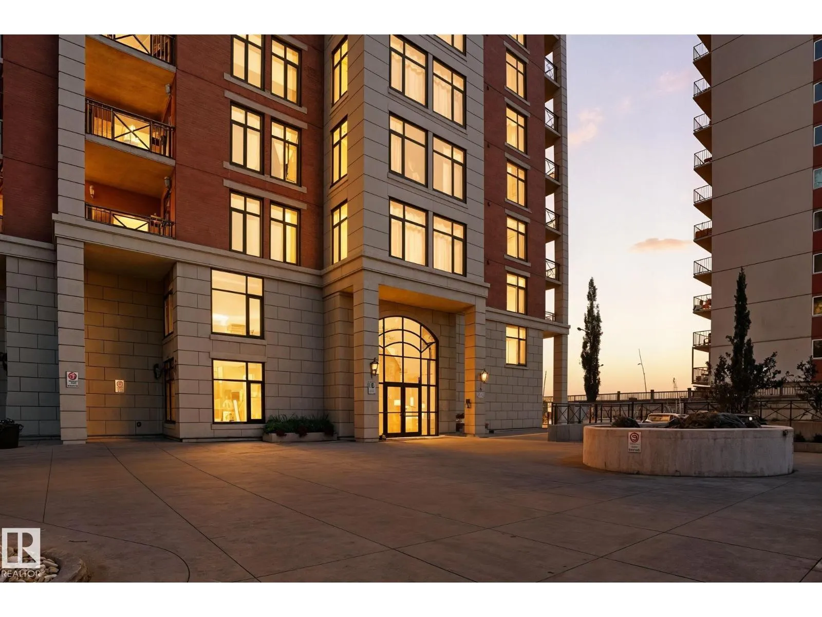 #1406 9020 JASPER AV NW