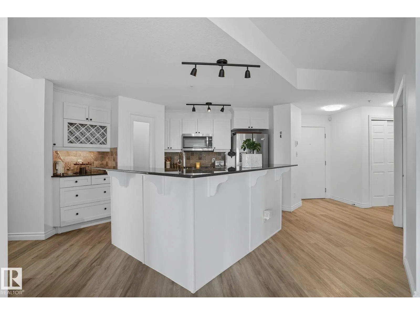 #1406 9020 JASPER AV NW