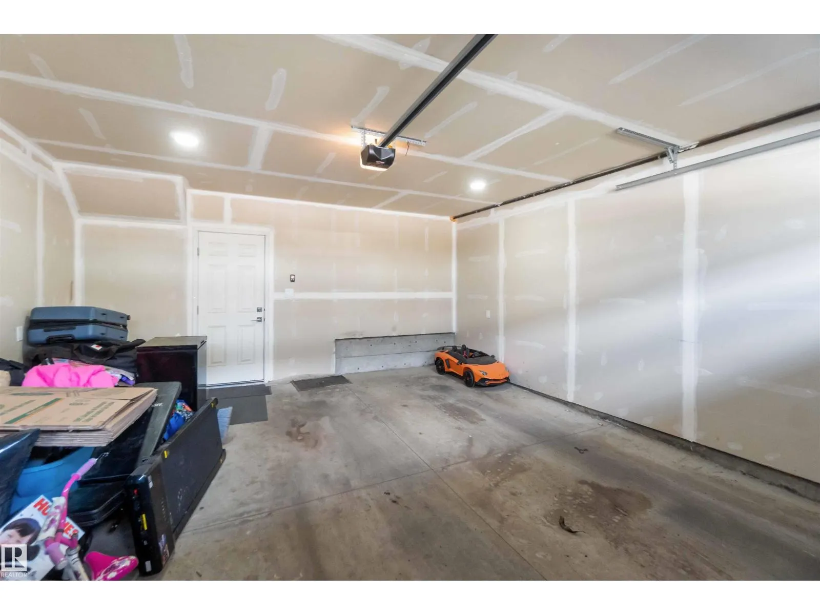 22778 97 AV NW