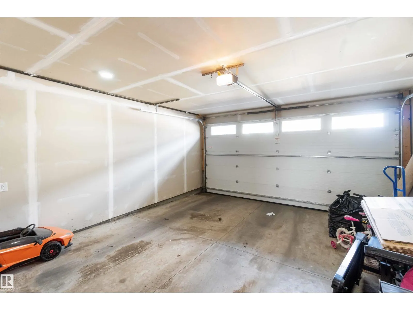 22778 97 AV NW