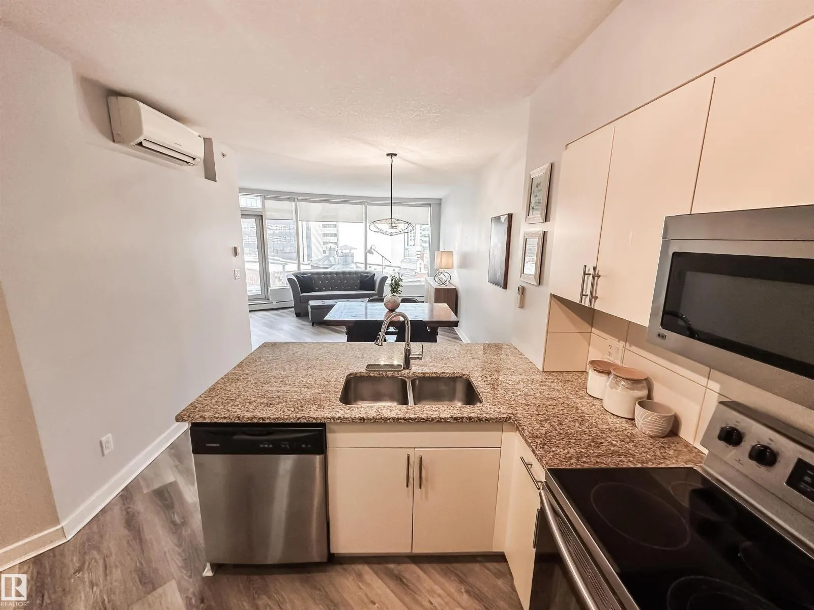 #703 10152 104 ST NW