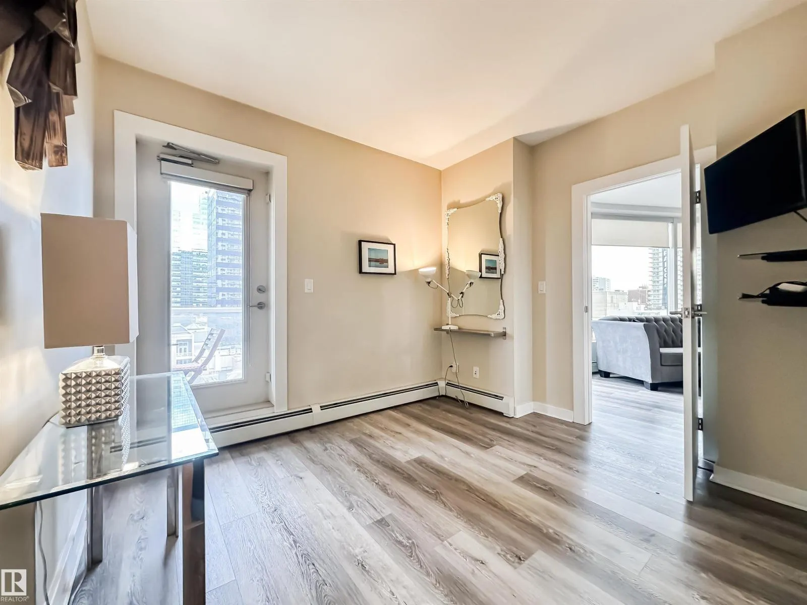 #703 10152 104 ST NW