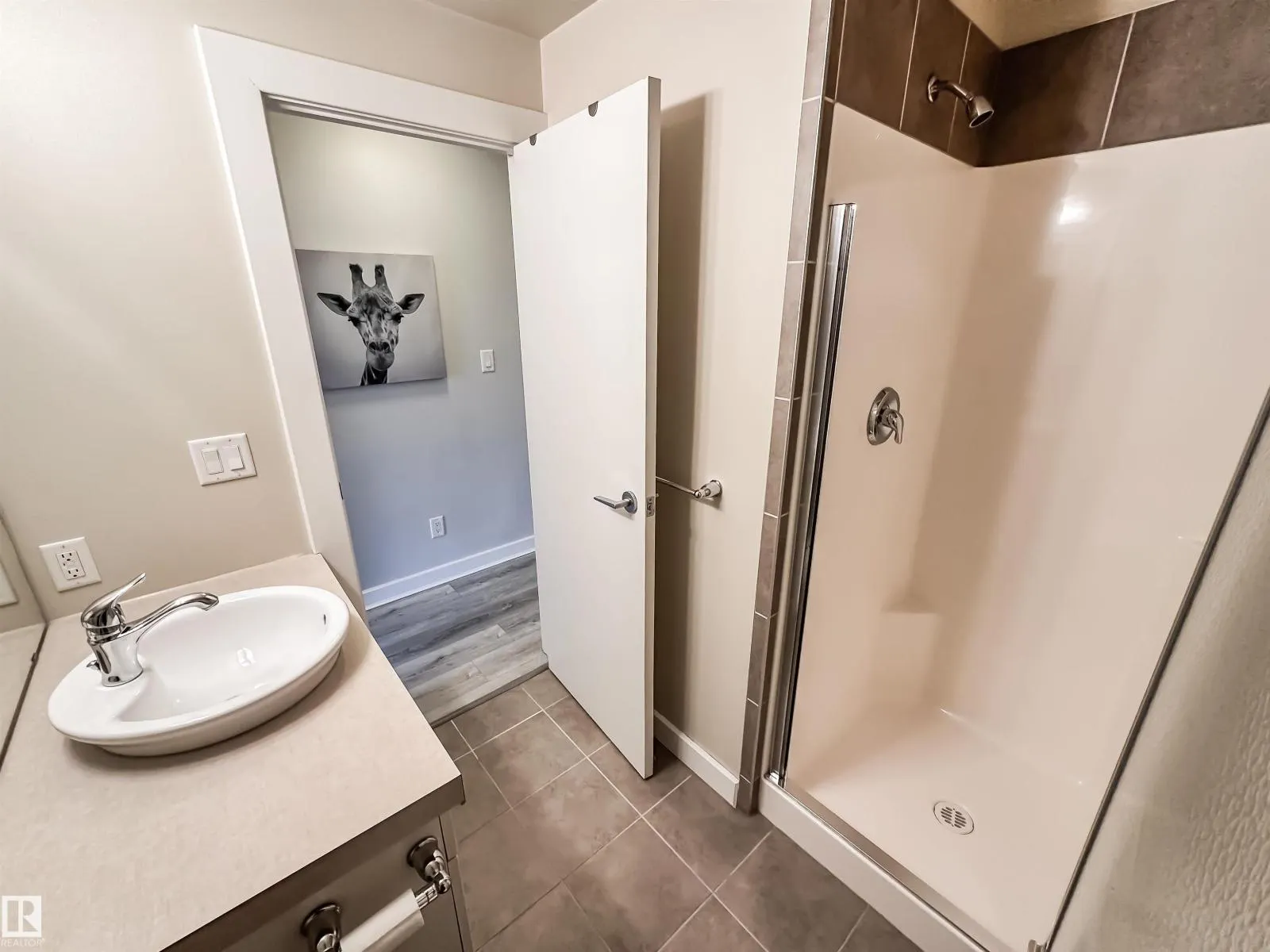 #703 10152 104 ST NW