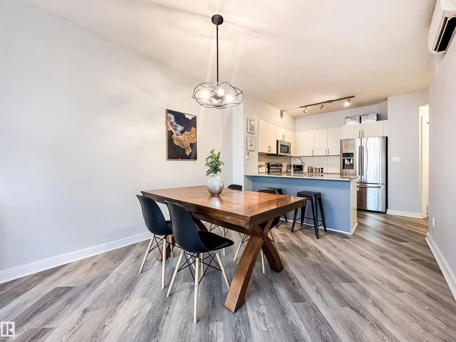 #703 10152 104 ST NW