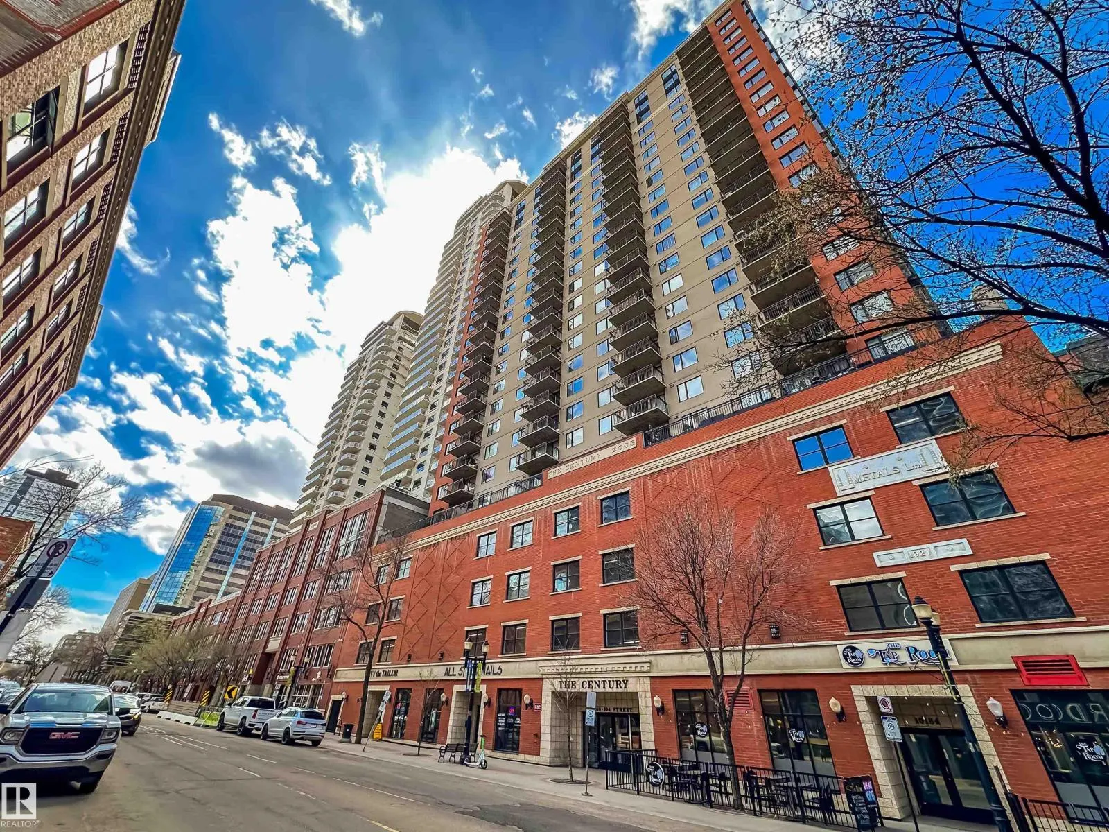 #703 10152 104 ST NW