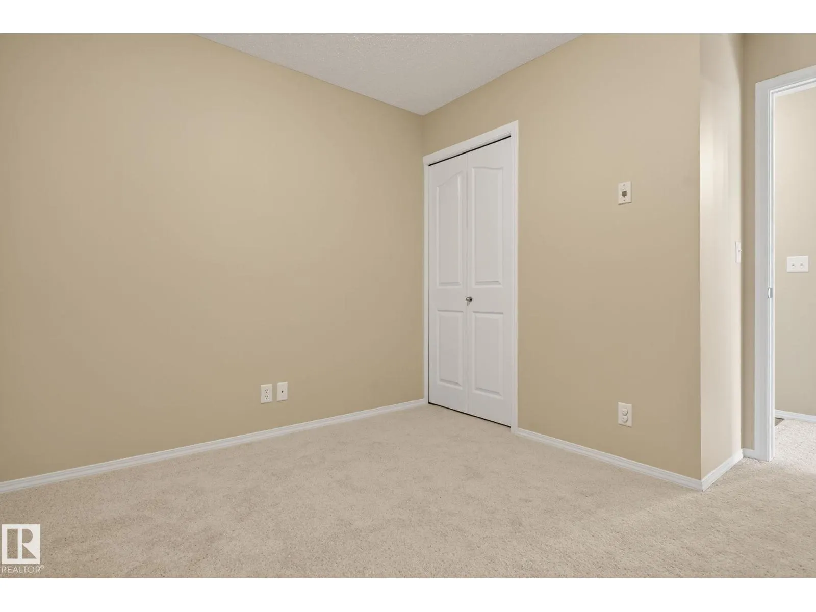 #414 12035 22 AV SW