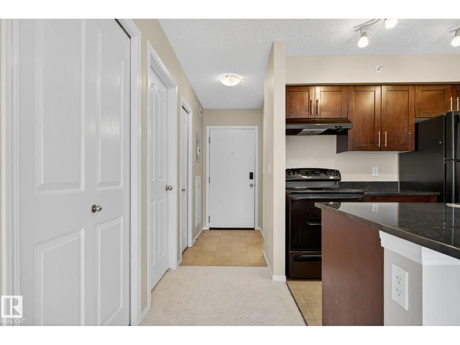 #414 12035 22 AV SW