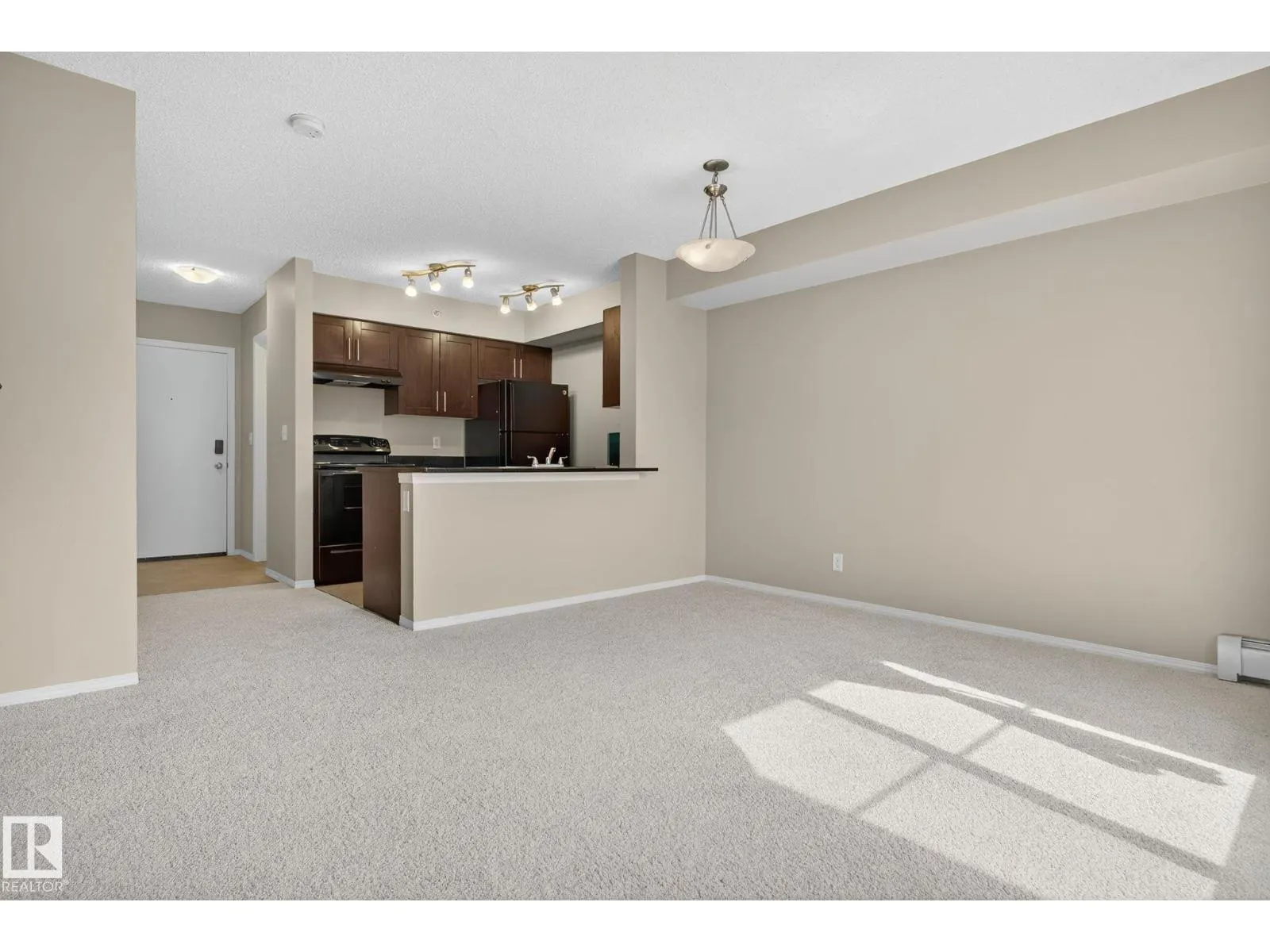 #414 12035 22 AV SW