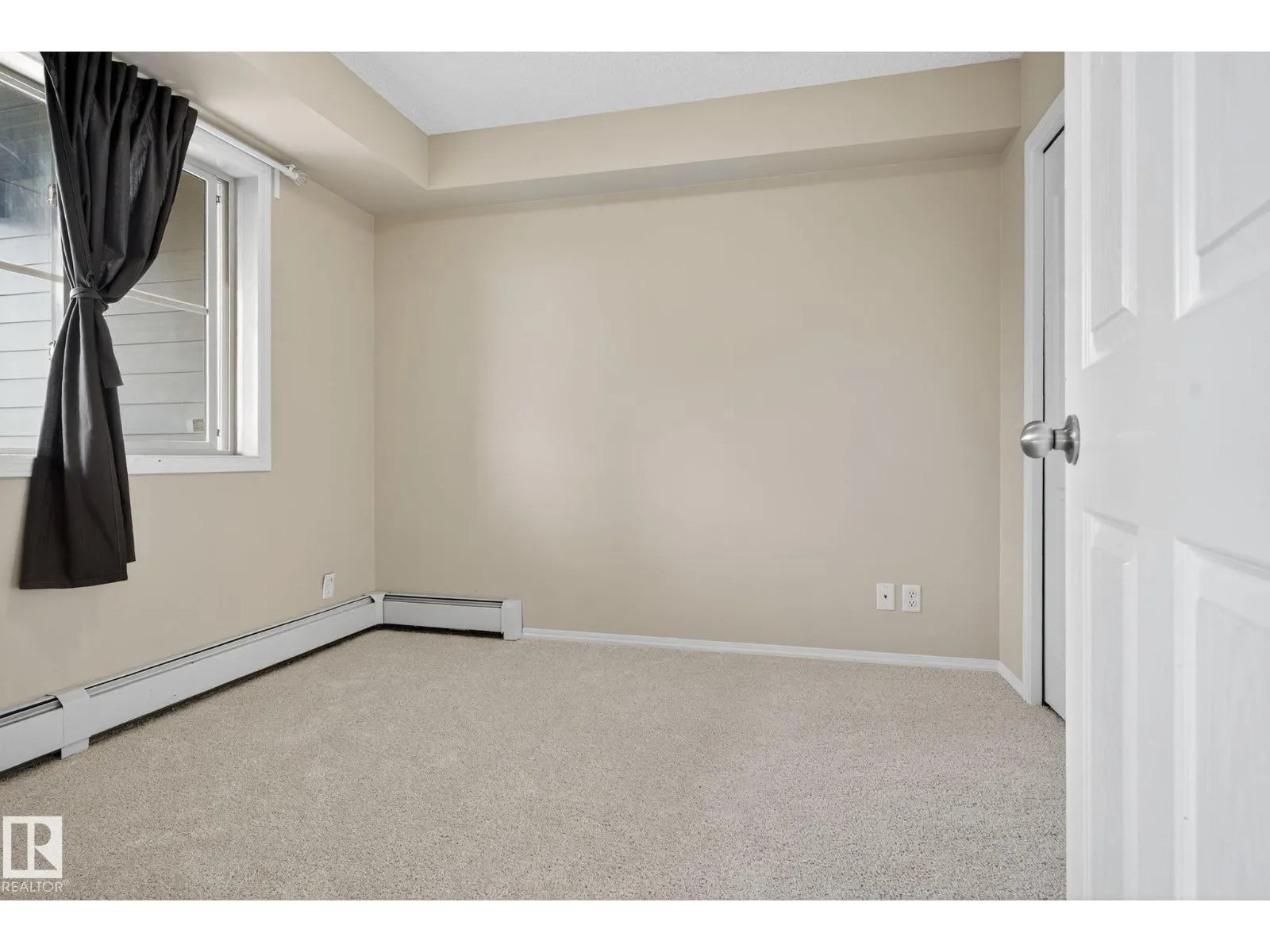 #414 12035 22 AV SW