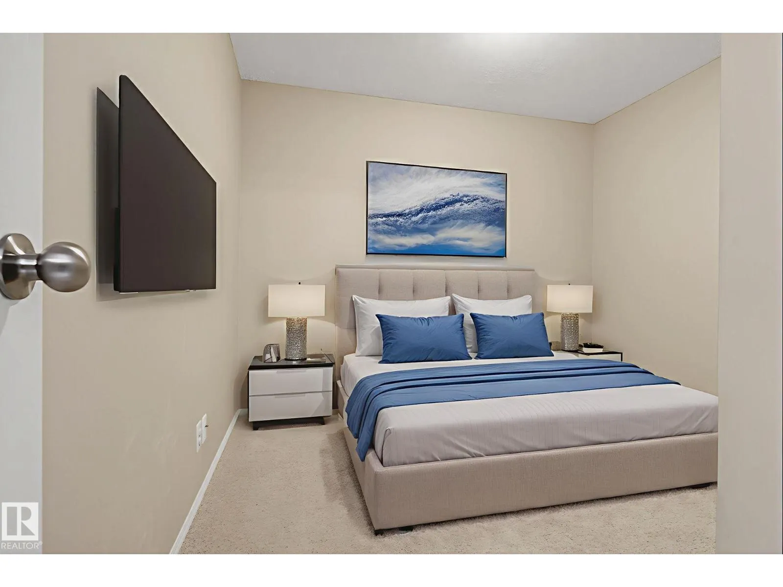 #414 12035 22 AV SW