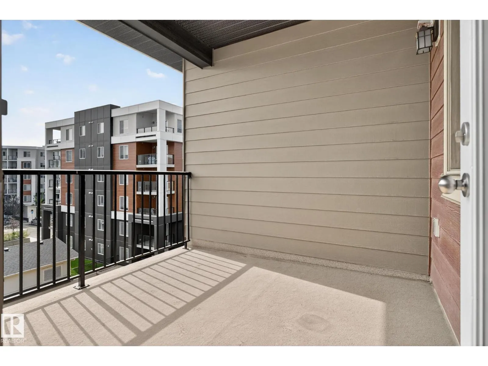 #414 12035 22 AV SW