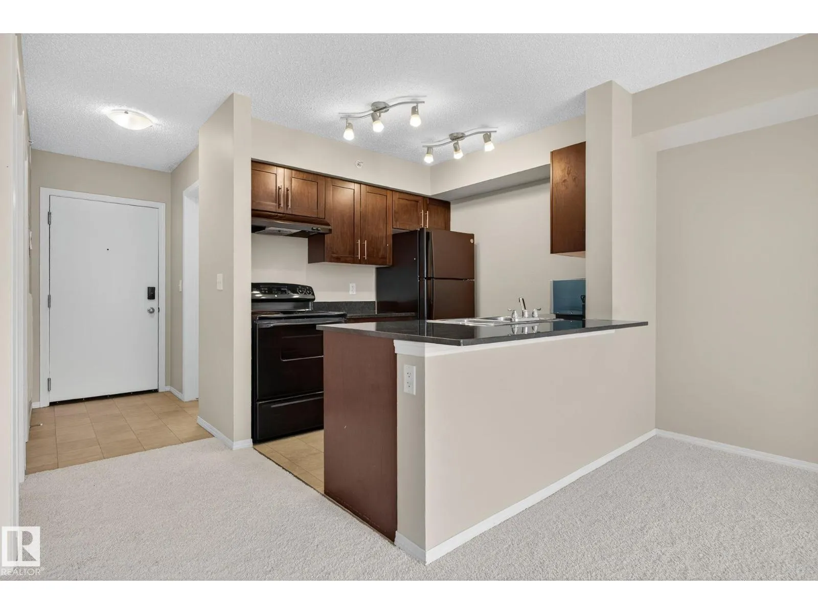 #414 12035 22 AV SW