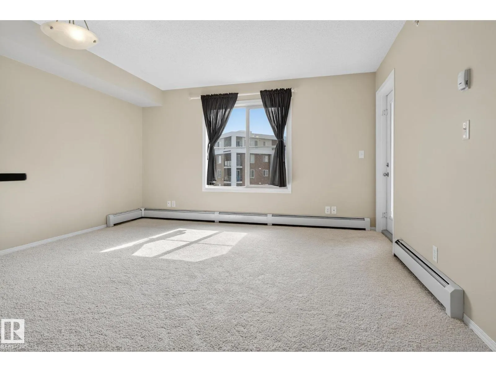 #414 12035 22 AV SW
