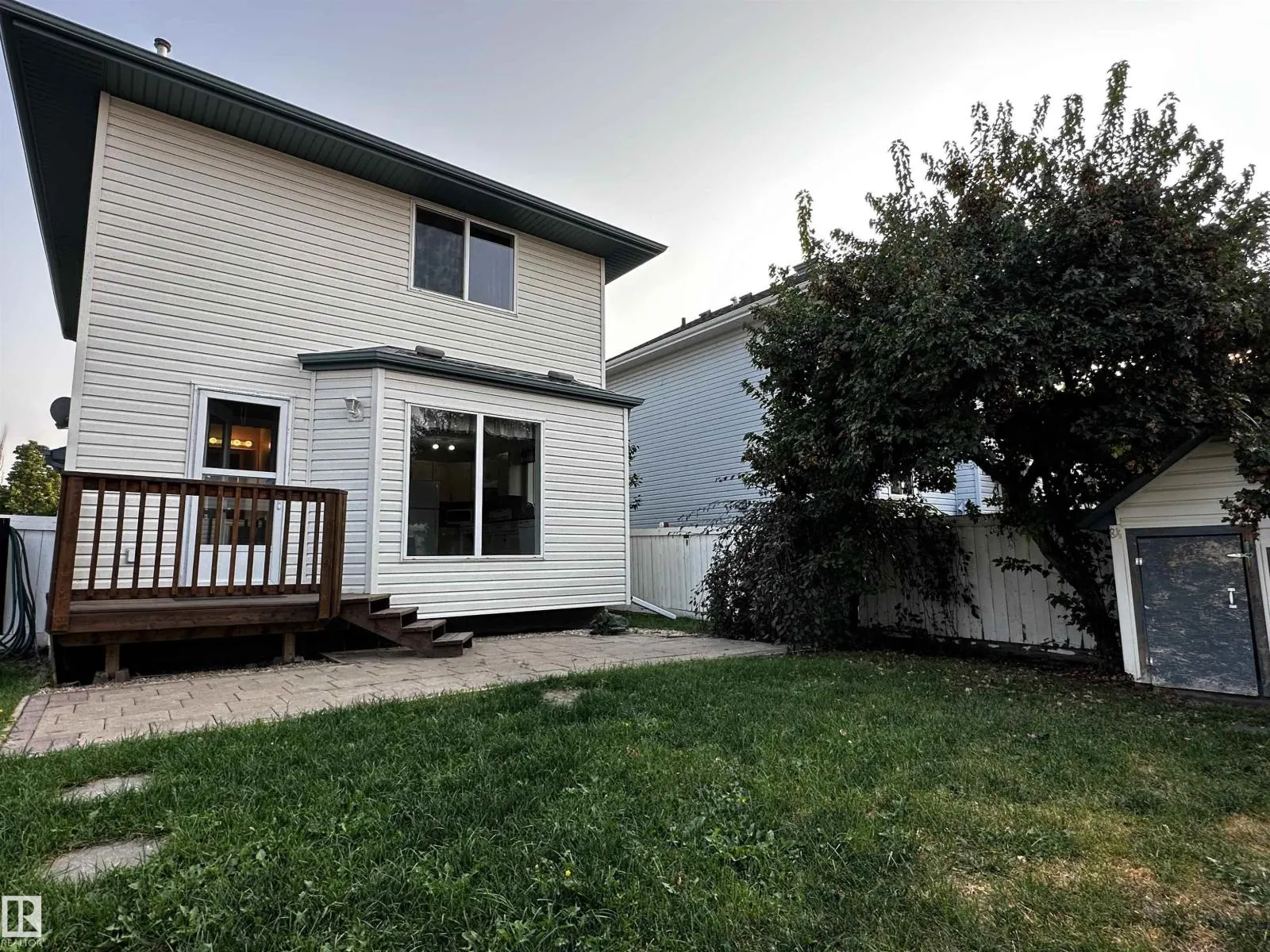 8 HEATHERLANDS WY