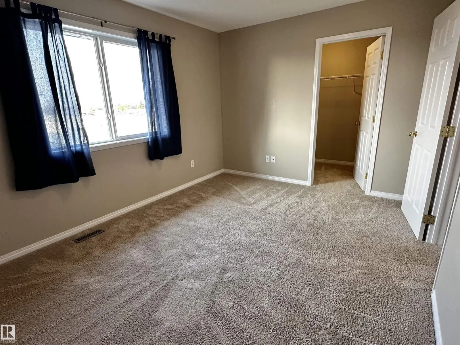 8 HEATHERLANDS WY