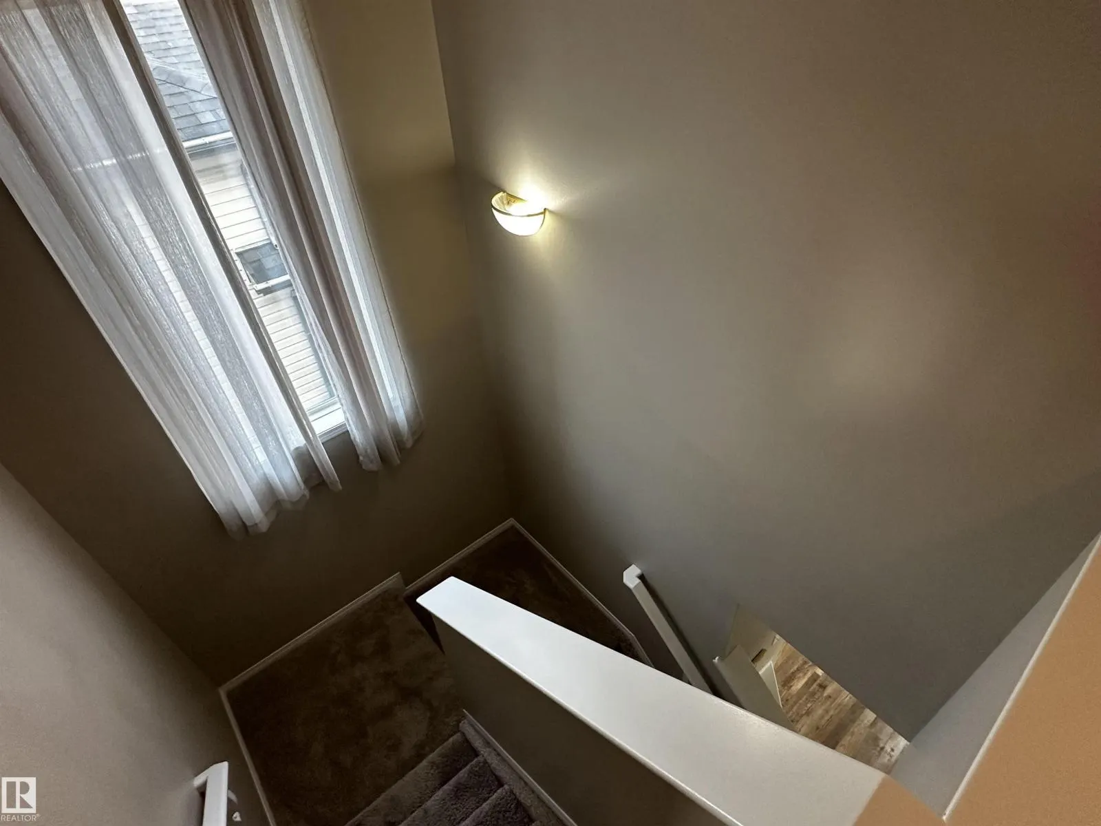 8 HEATHERLANDS WY