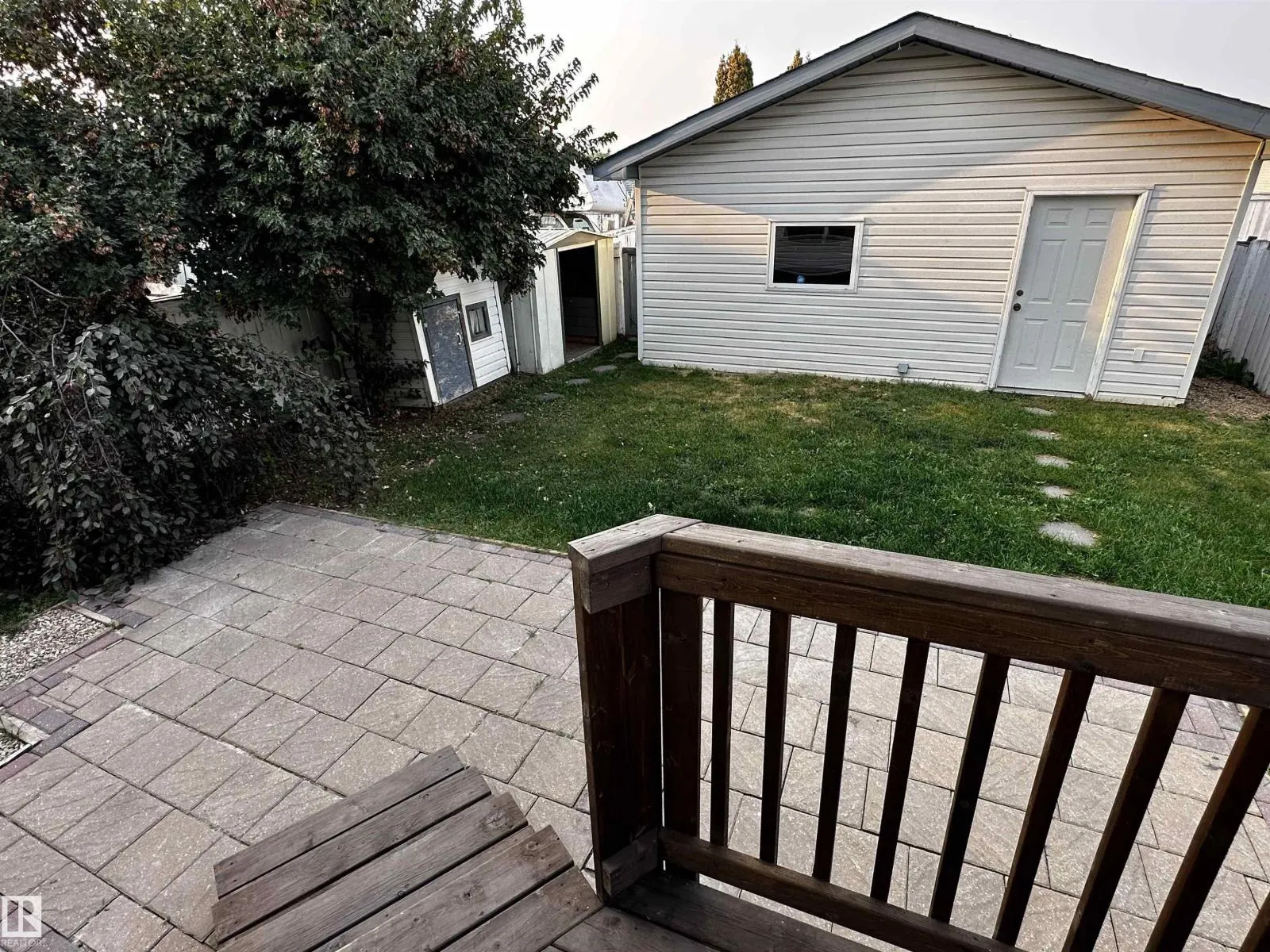8 HEATHERLANDS WY