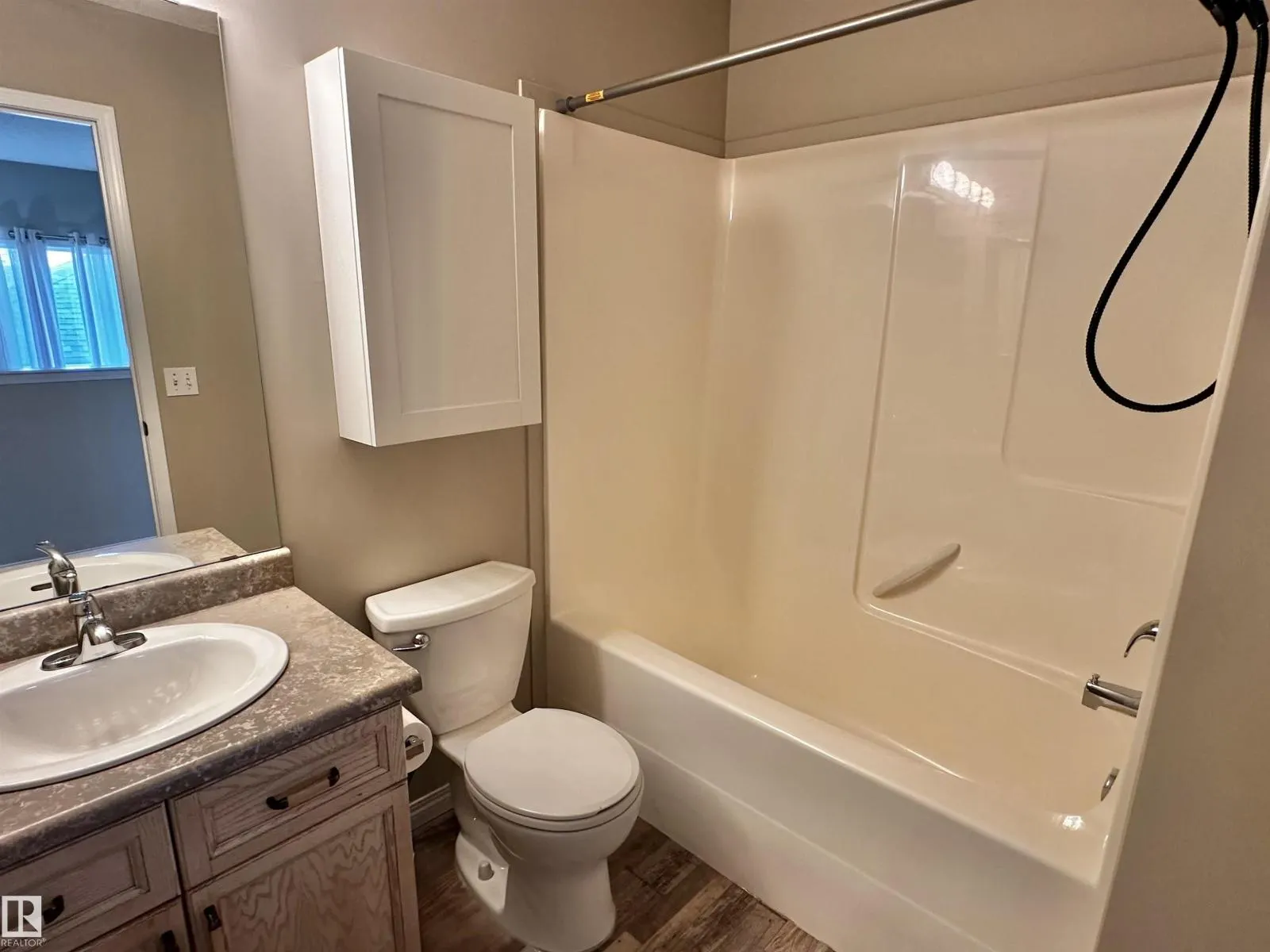 8 HEATHERLANDS WY