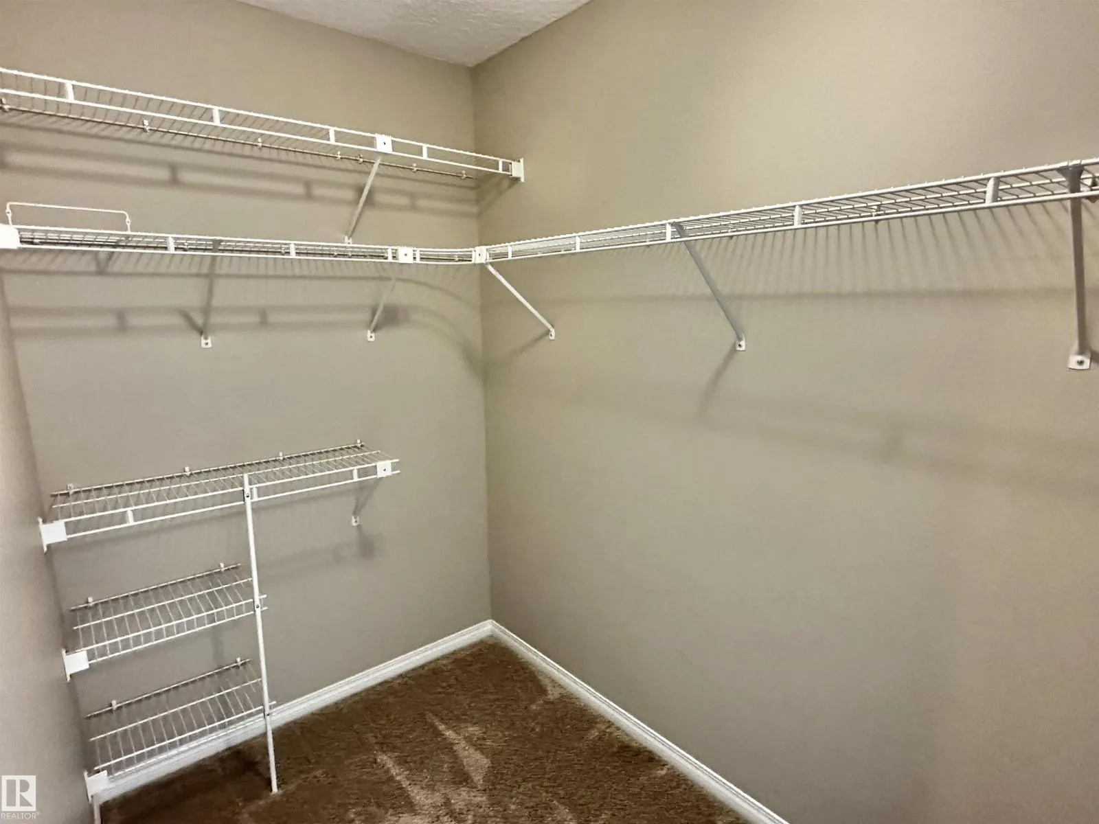 8 HEATHERLANDS WY