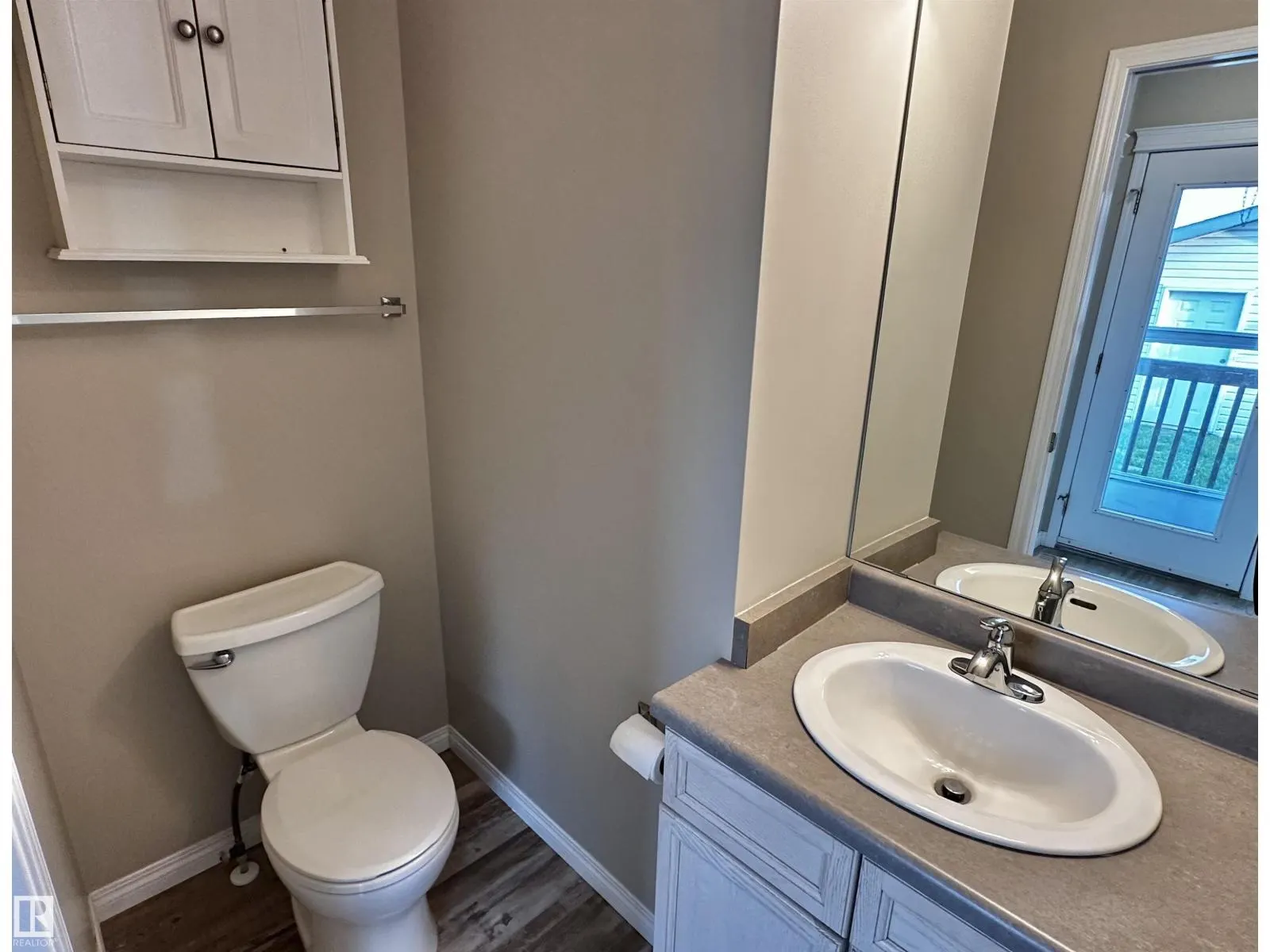 8 HEATHERLANDS WY