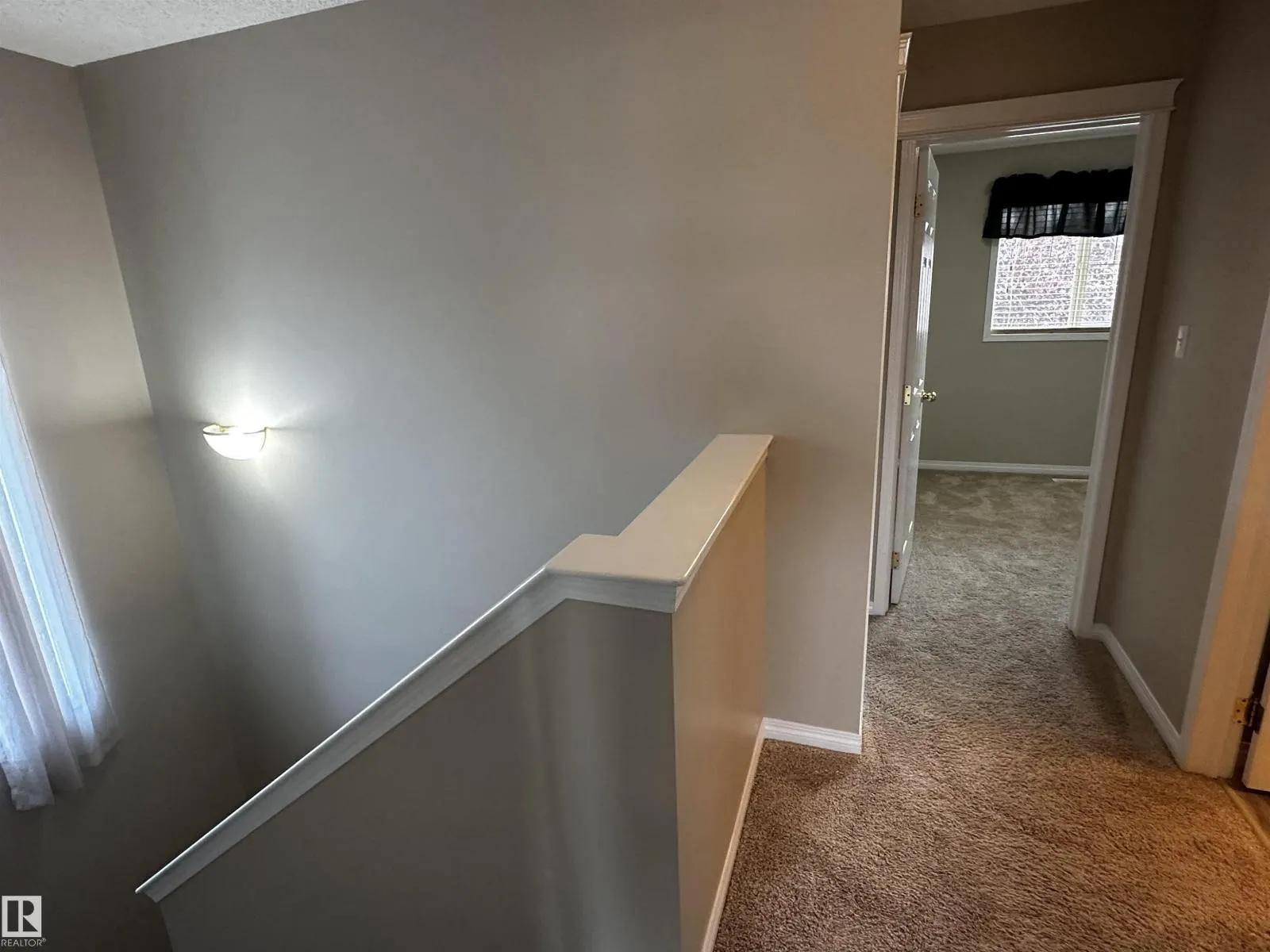 8 HEATHERLANDS WY
