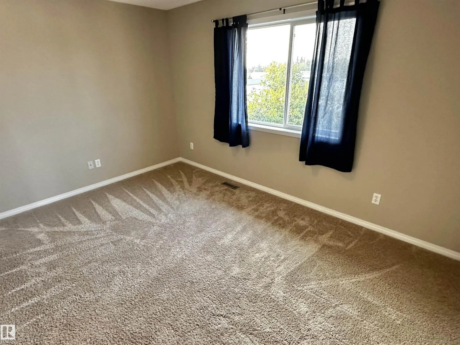 8 HEATHERLANDS WY