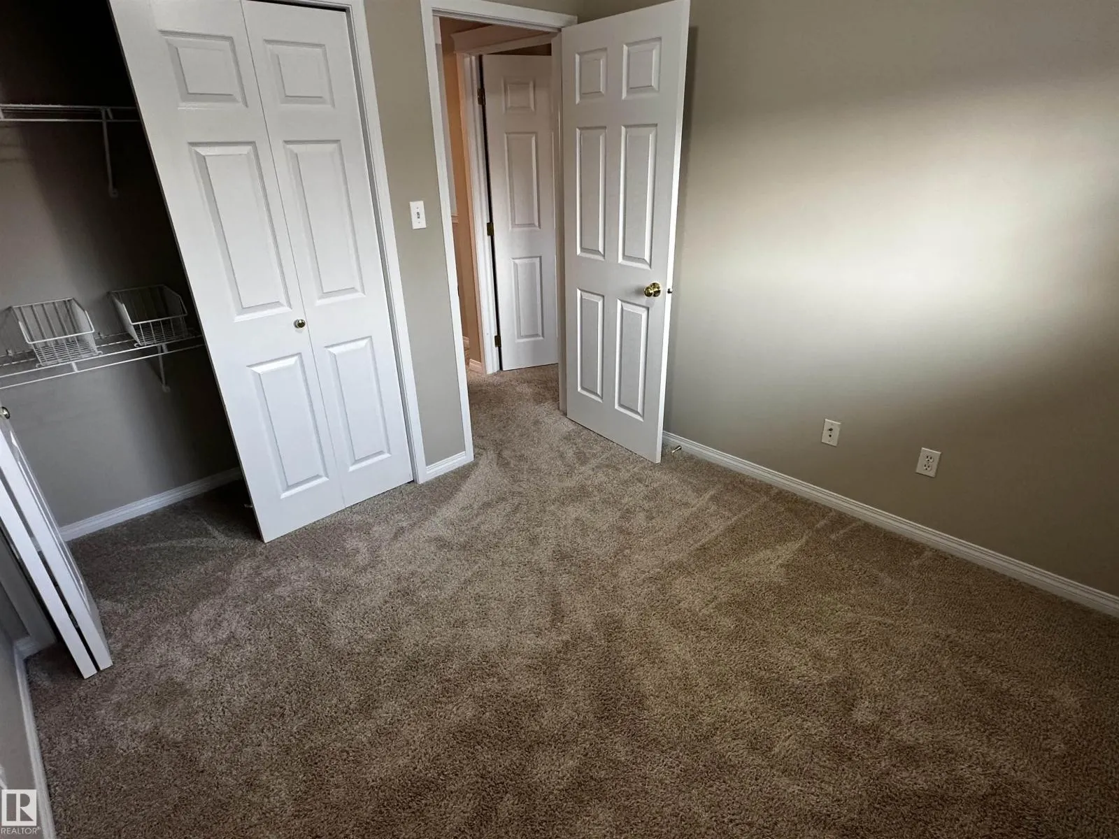 8 HEATHERLANDS WY
