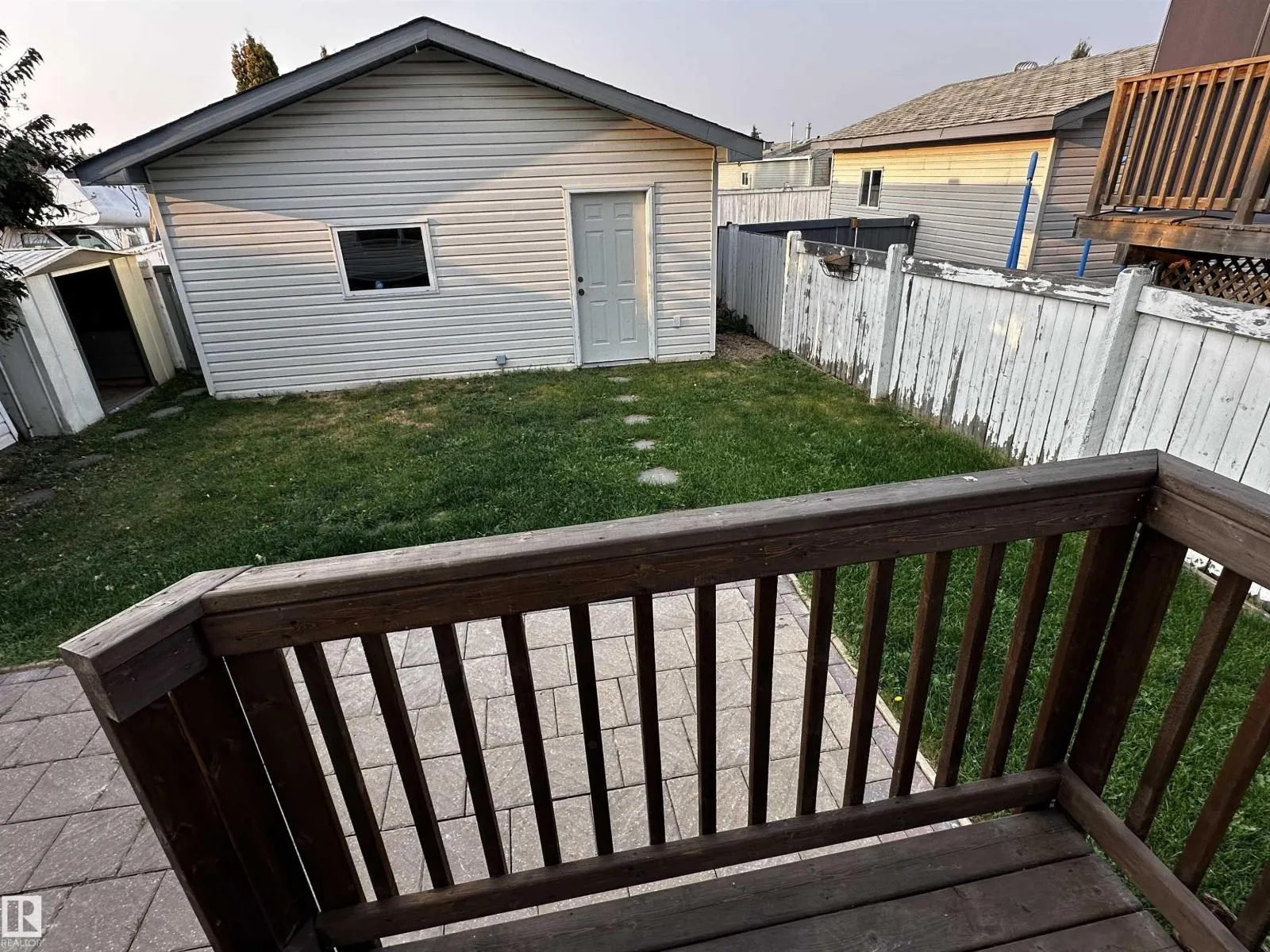 8 HEATHERLANDS WY