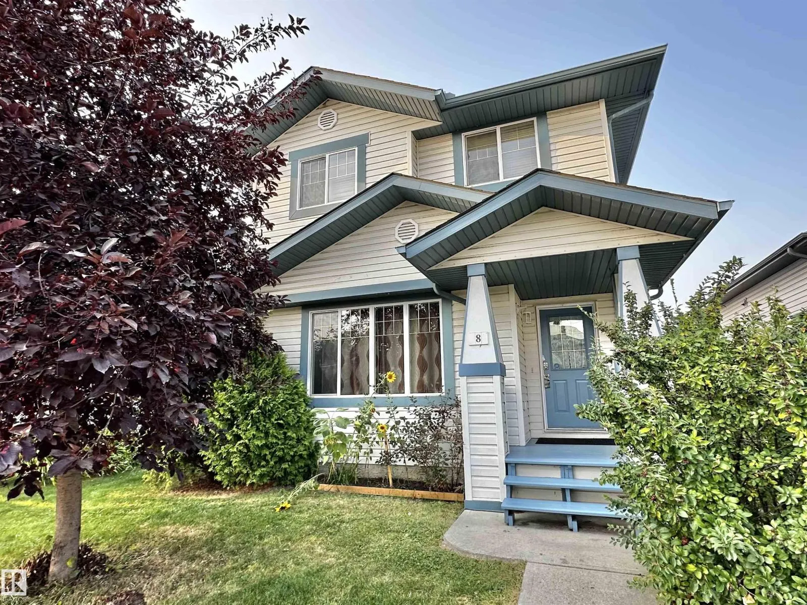 8 HEATHERLANDS WY
