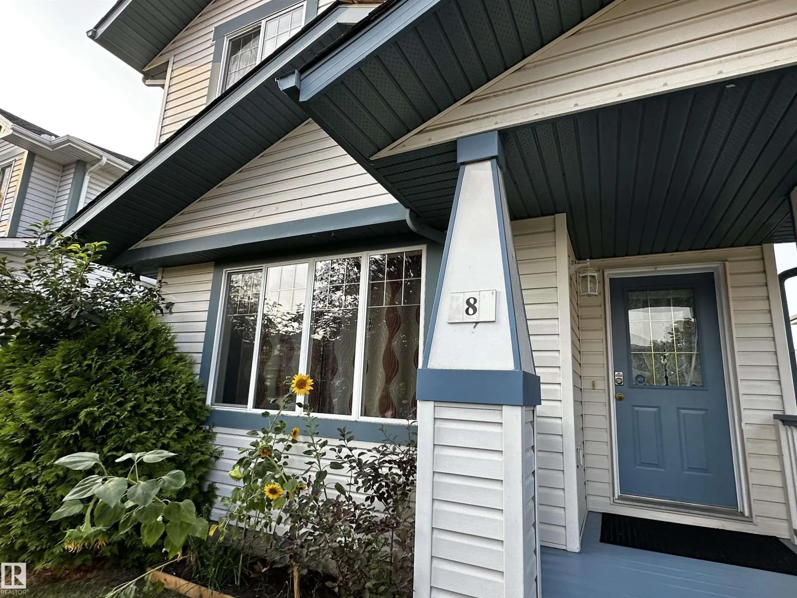 8 HEATHERLANDS WY
