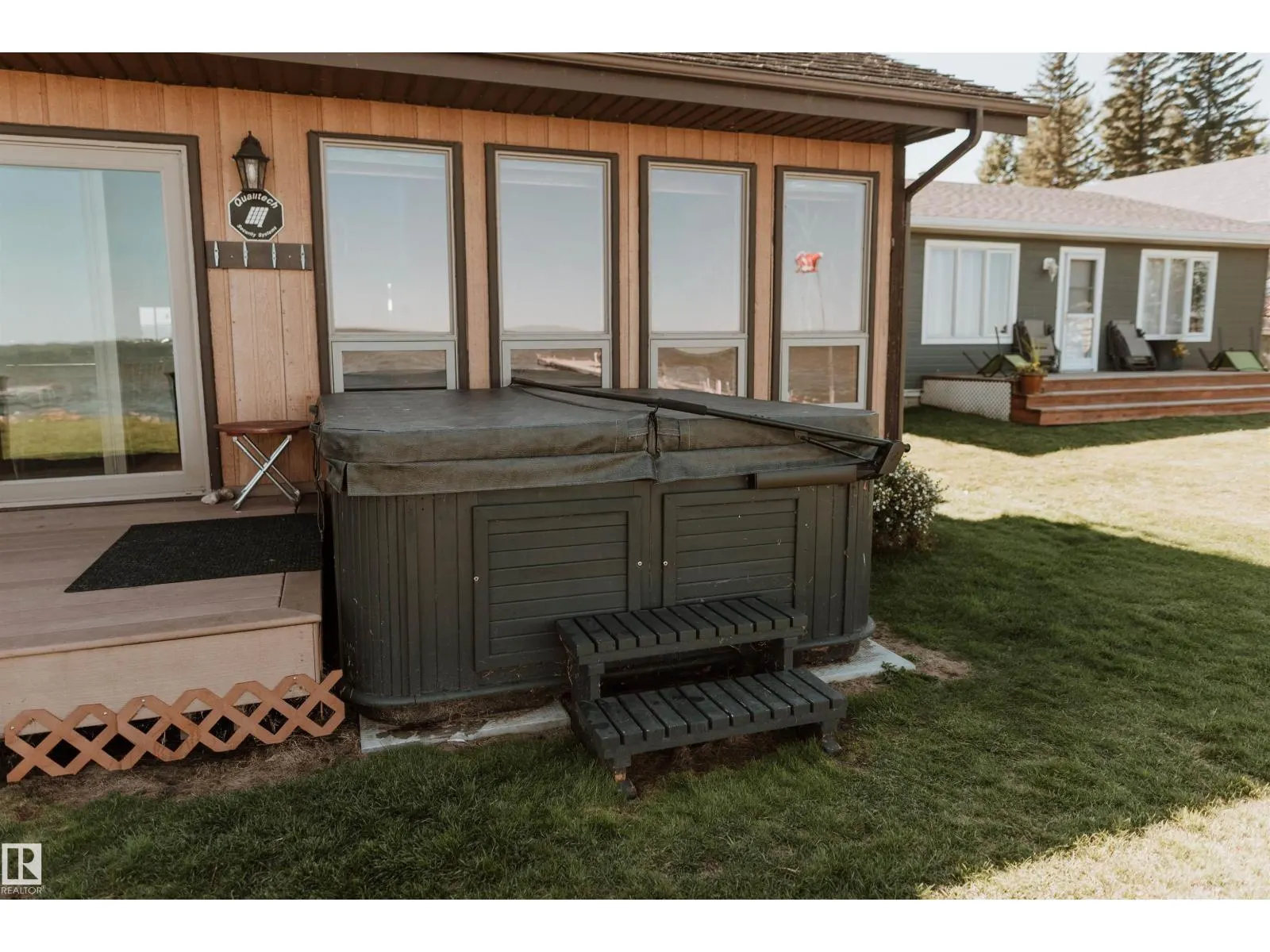 35 Lakeshore Dr
