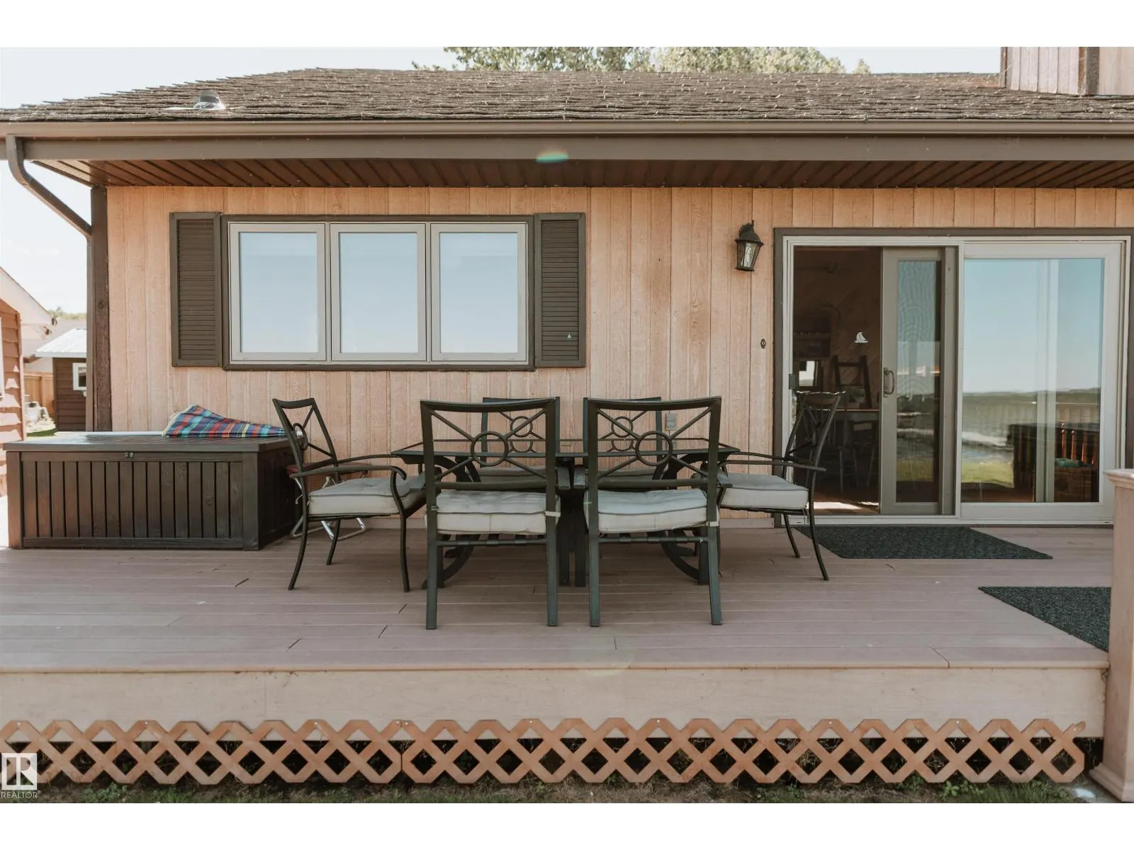 35 Lakeshore Dr