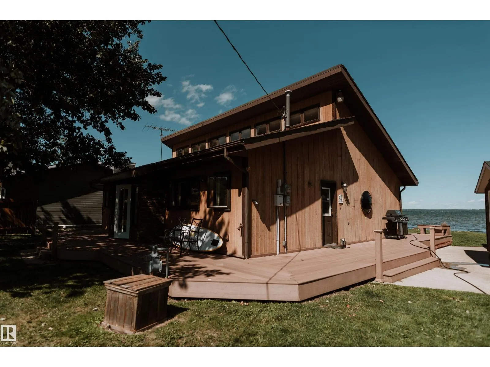 35 Lakeshore Dr
