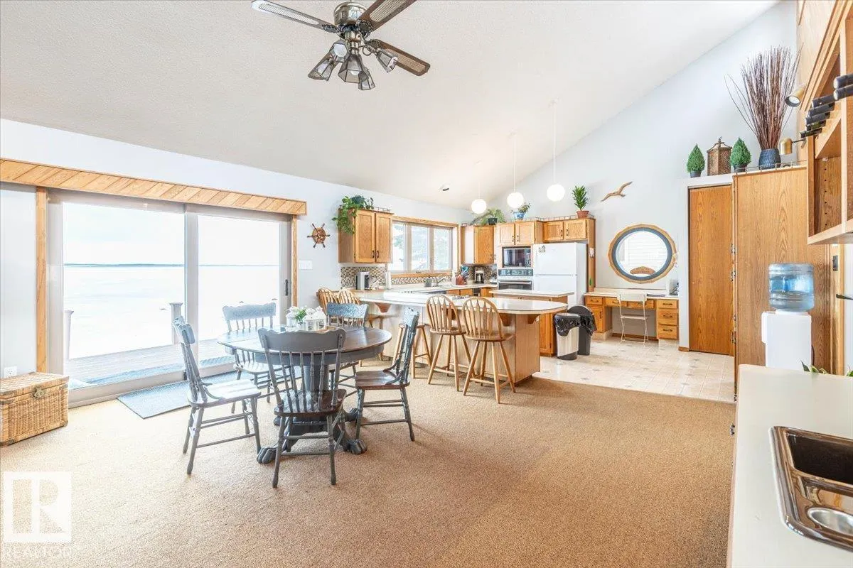 35 Lakeshore Dr