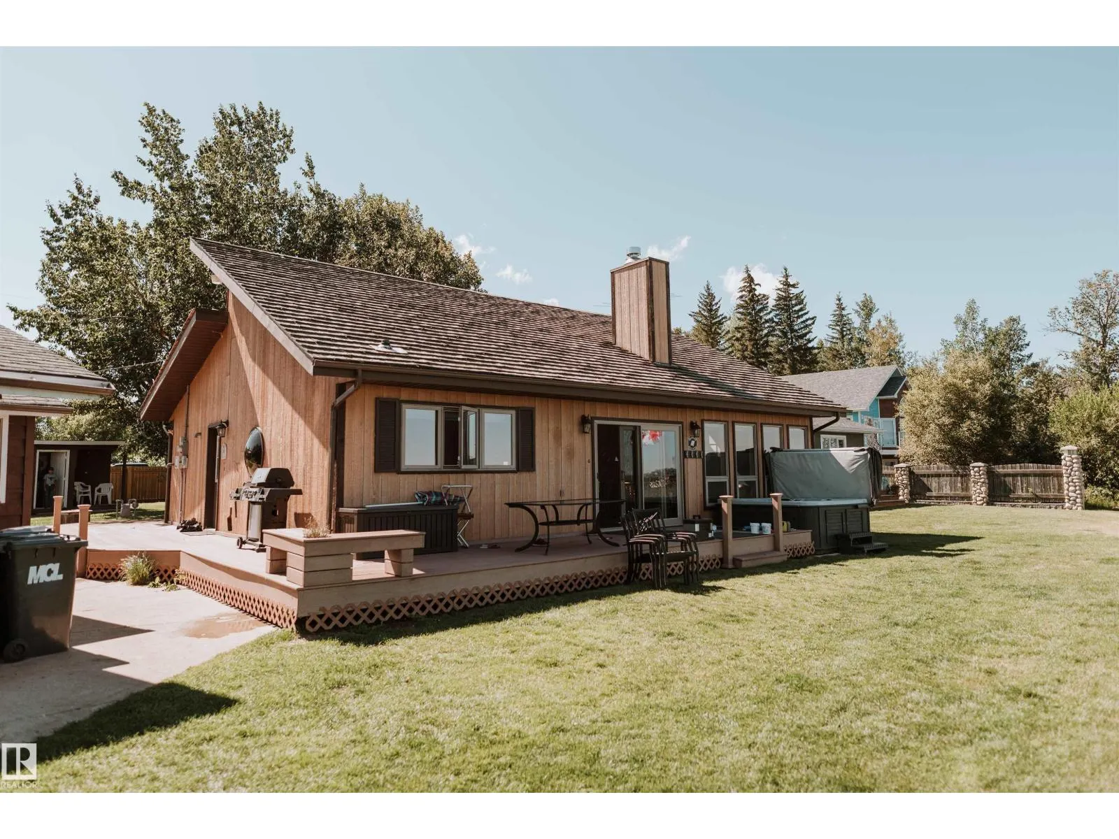 35 Lakeshore Dr