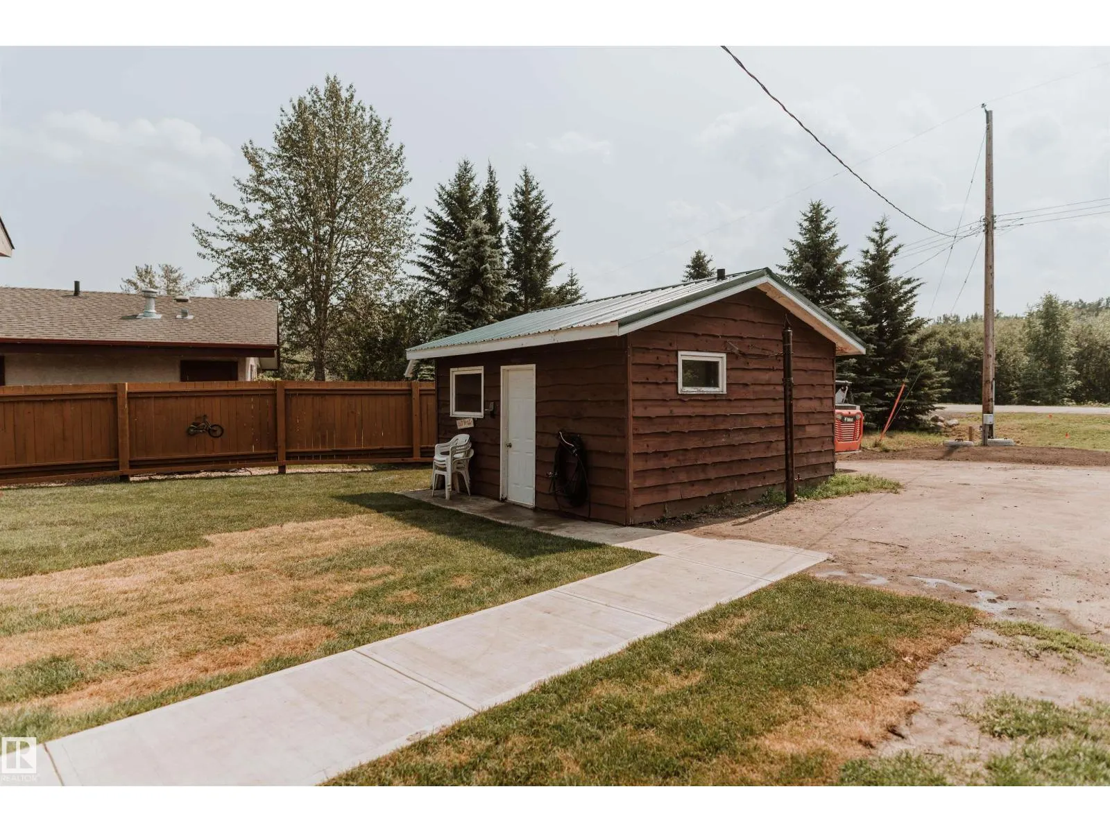 33 Lakeshore Dr