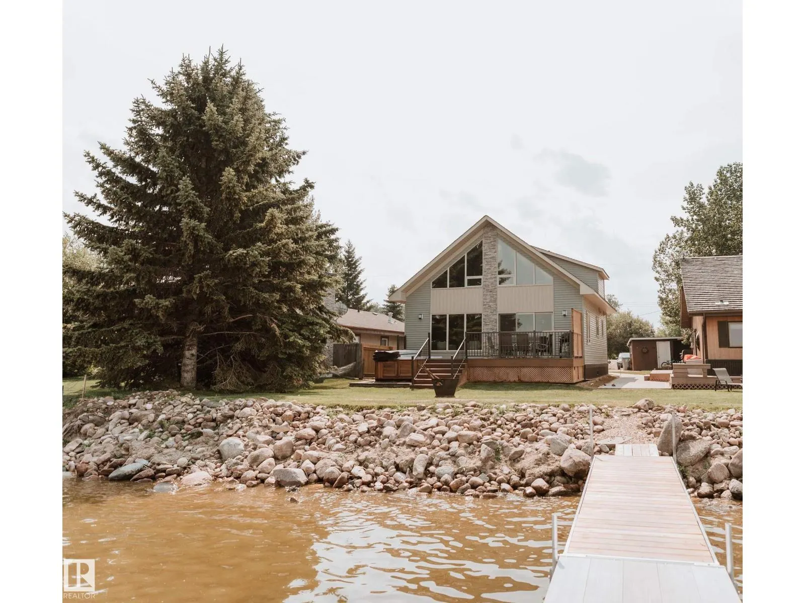 33 Lakeshore Dr