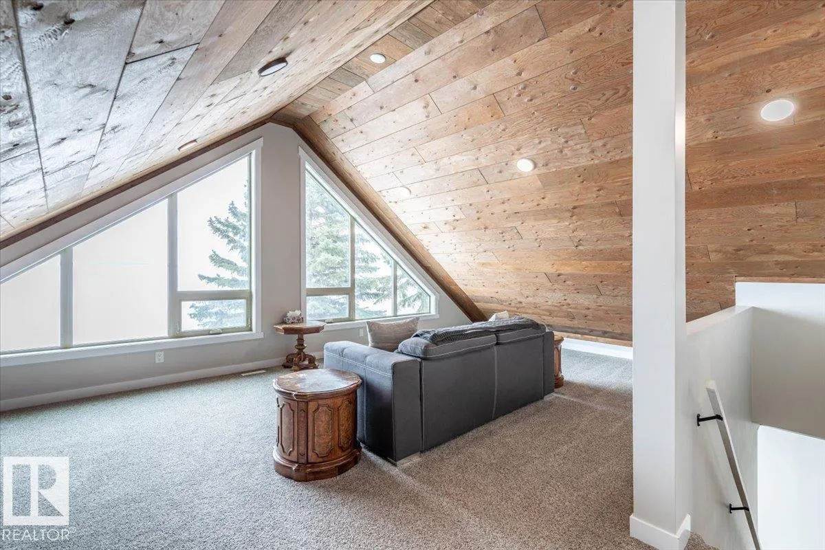 33 Lakeshore Dr