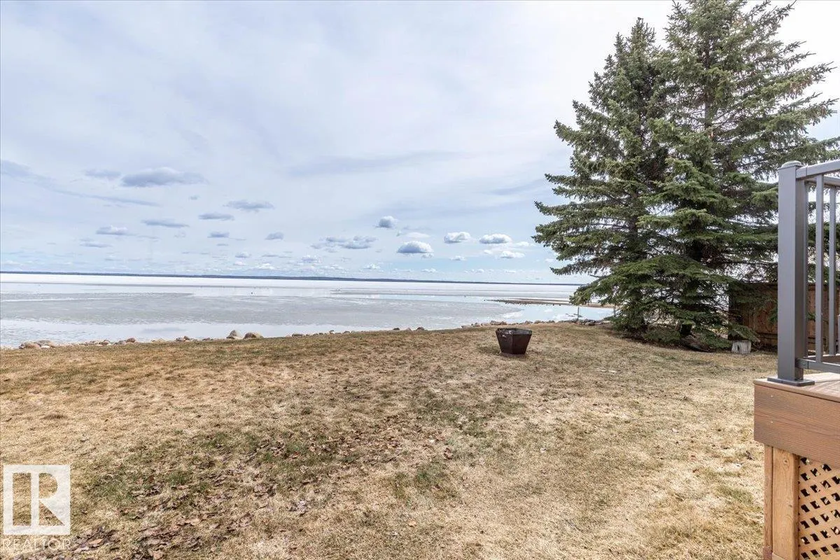 33 Lakeshore Dr