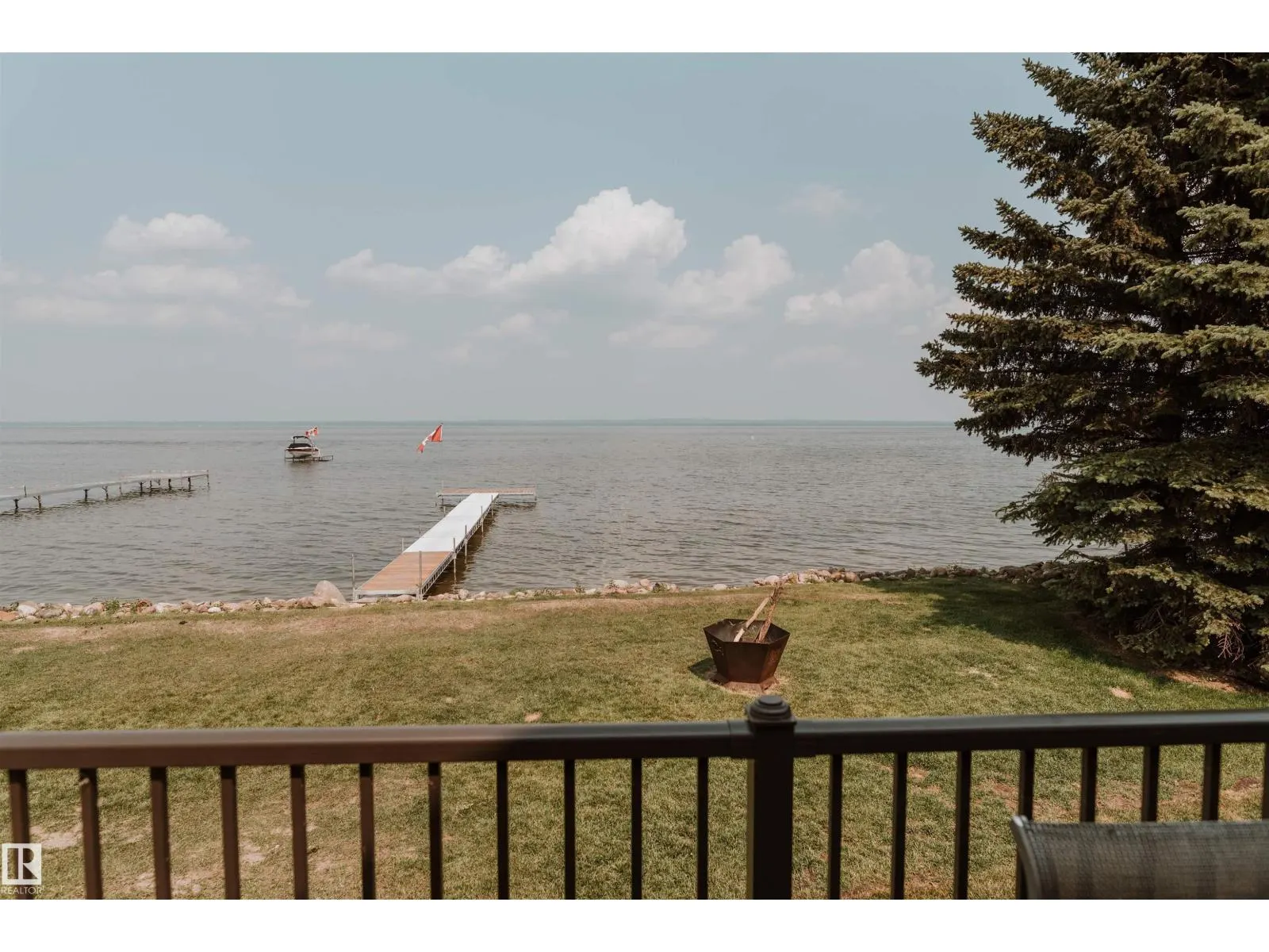 33 Lakeshore Dr