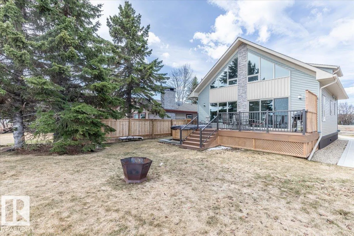 33 Lakeshore Dr