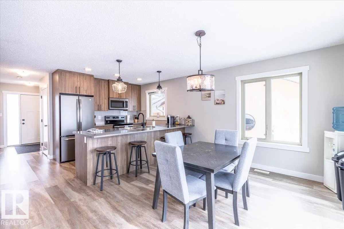33 Lakeshore Dr
