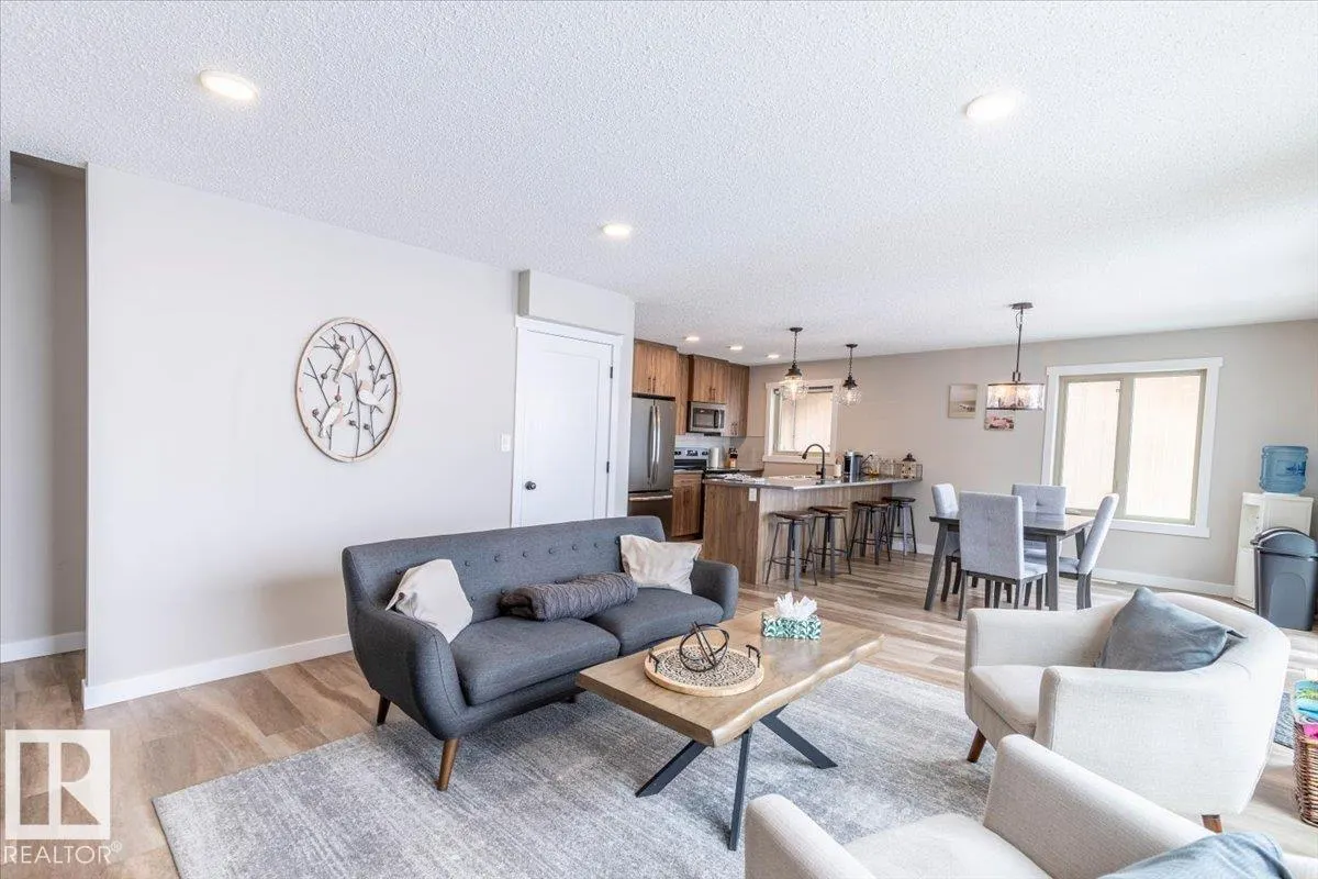 33 Lakeshore Dr