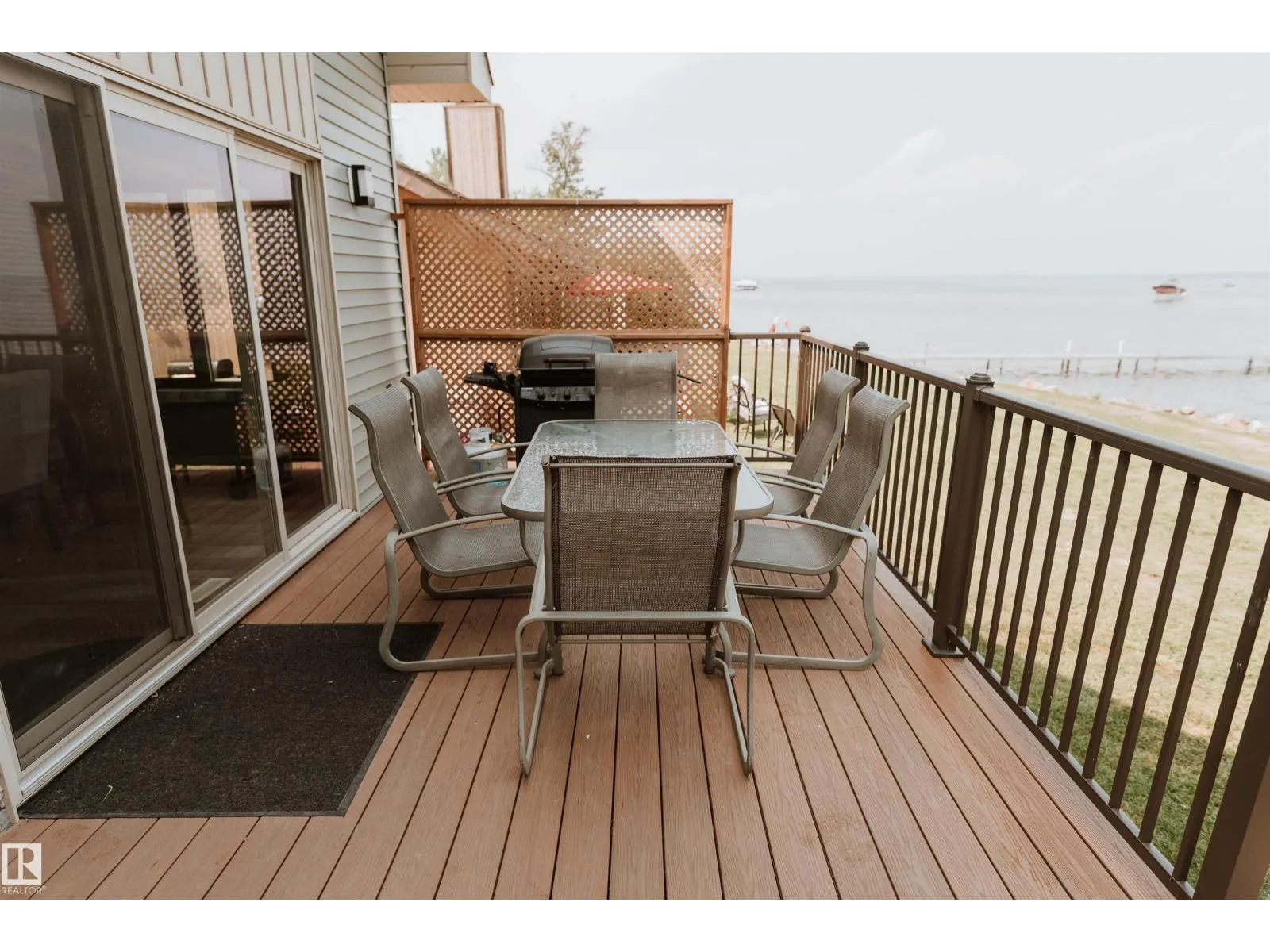 33 Lakeshore Dr