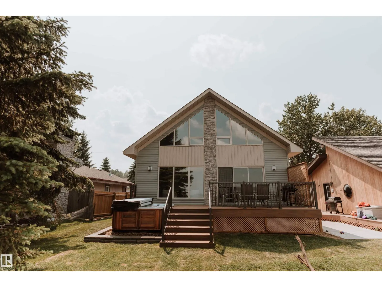 33 Lakeshore Dr