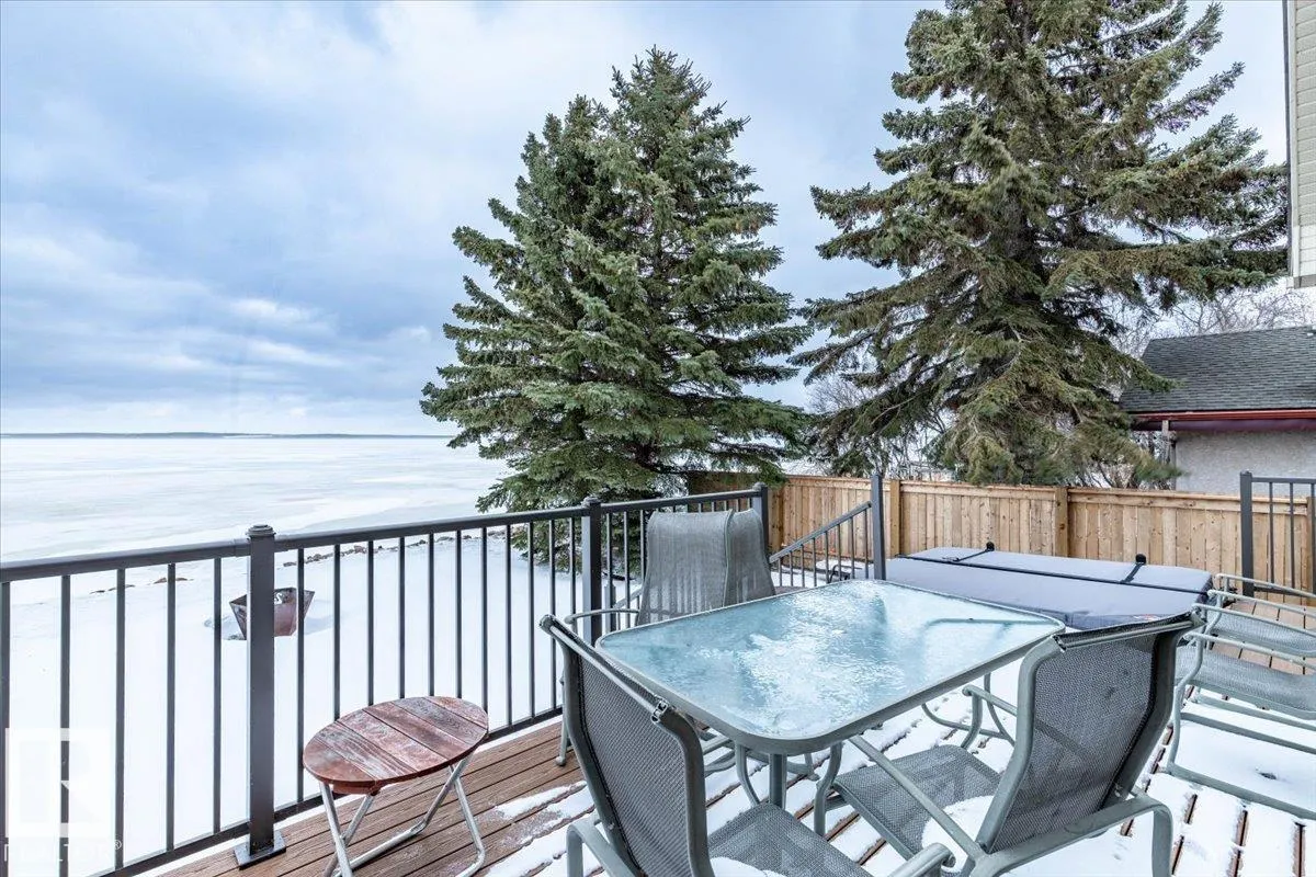 33 Lakeshore Dr