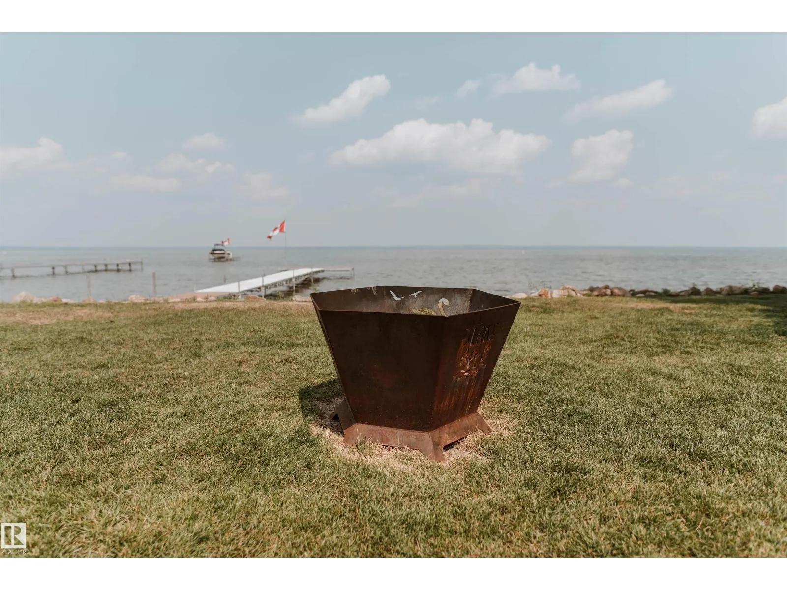 33 Lakeshore Dr